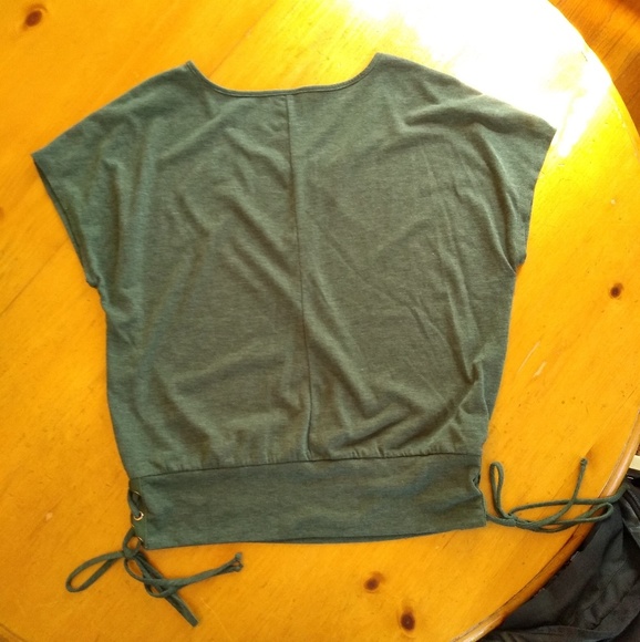 Ladies top - Picture 4 of 5